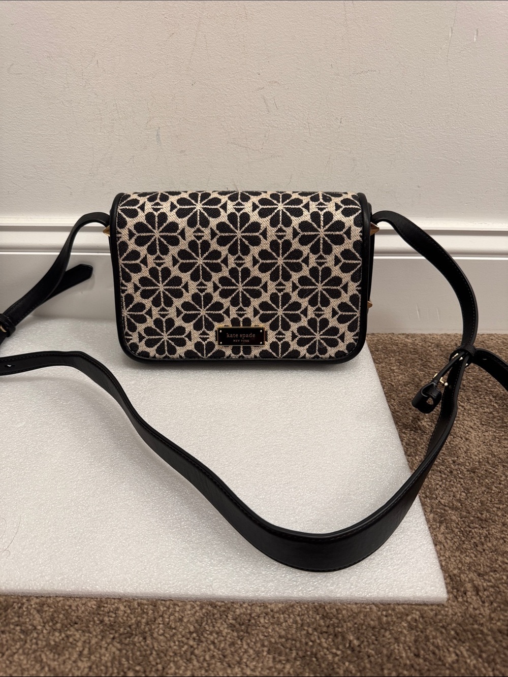 Kate spade flower jacquard flap crossbody bag purse